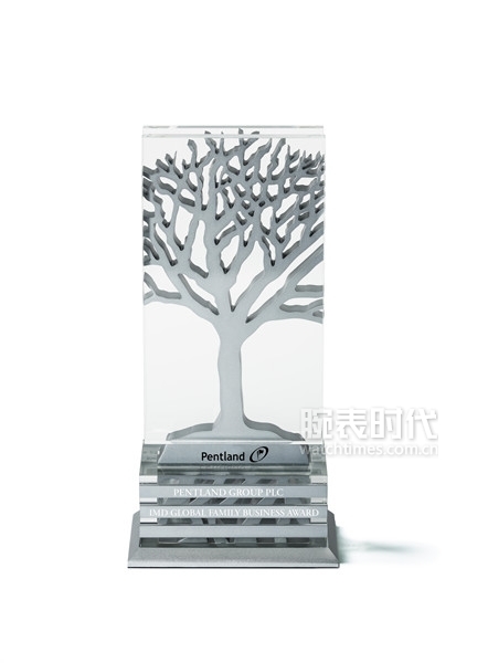 美国攀岭集团（Pentland Group）喜获2017年全世界家族企业奖 殊荣奖杯由Chopard萧邦设计方案