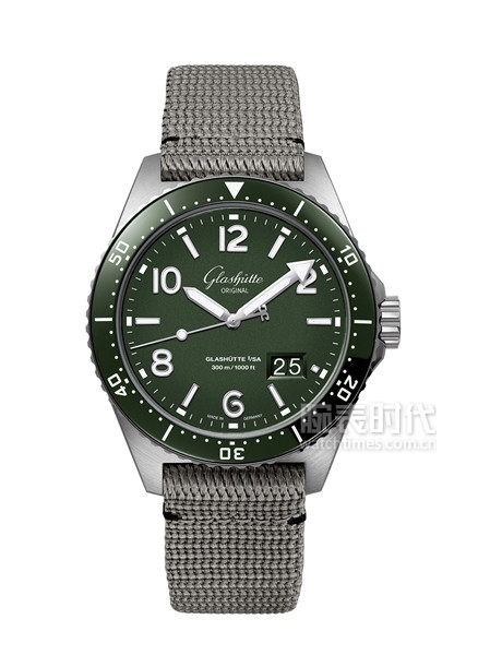 Glashuette Original_1-36-13-07-83-34_SeaQ_PD_Reed Green_Front_rgb_17cm