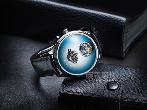 Endeavour Cylindrical Tourbillon H. Moser X MB&F_1810-1205_Lifestyle_01