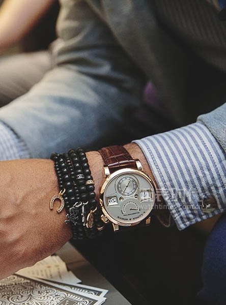 你可以接受同一只手既戴手表又戴手串吗？