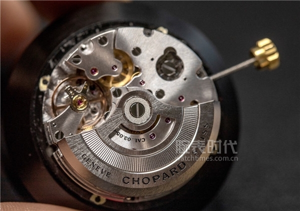 Only Watch纪念版Alpine Eagle雪山傲翼系列产品超大号计时腕表 配上与众不同的德国瑞士天然大理石仪表盘
