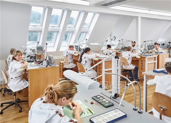 NOMOS Glashütte匠心制作可为紧急救助提供支持的腕表 NOMOS Glashütte匠心制作可为紧急救助提供支持的腕表
