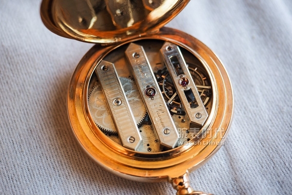 再现传统丨芝柏发布225周年纪念三金桥陀飞轮手表