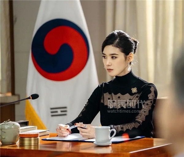 韩重磅消息新电视剧《The King：永远的君主》将要播出“韩第一位女总理”郑恩彩佩戴Boucheron宝诗龙珠宝风采出场
