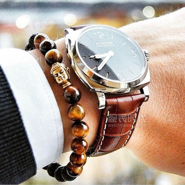 你可以接受同一只手既戴手表又戴手串吗？