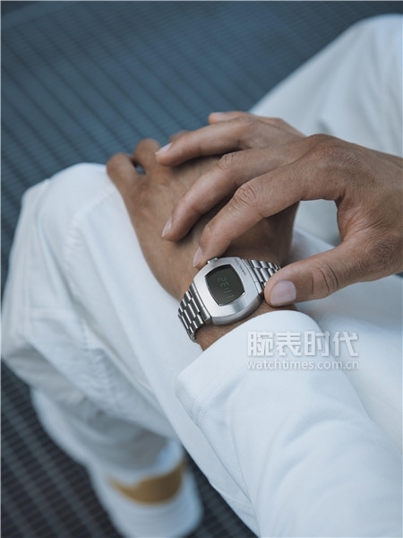 Hamilton_PSR_Quartz_Green_H52414131_Lifestyle_6_Digital_Resolution___JPEG___72_DPI_13587