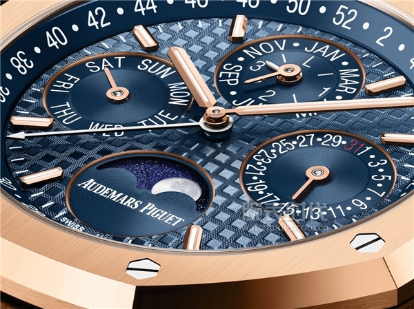 爱彼推出全新蓝色调的皇家橡树系列万年历腕表
