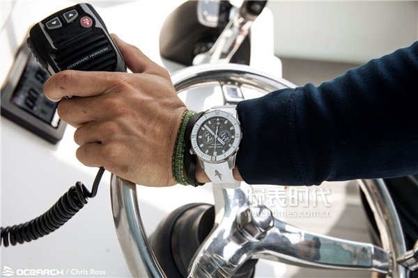 Diver Chronograph Great White_Lifestyle (2)