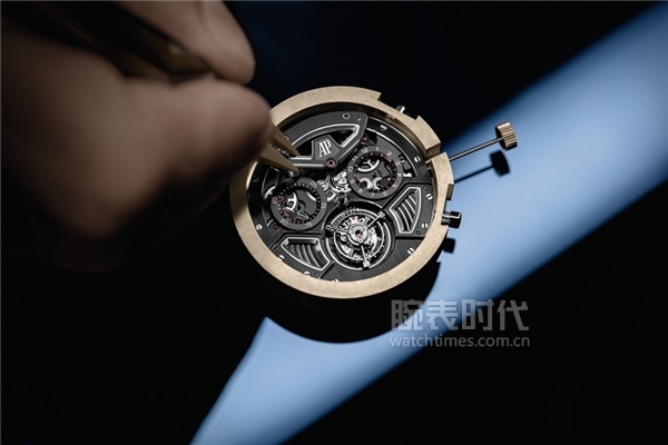 爱彼手表发布第一款皇家橡树离岸账户型自动上链浮动式陀飞轮手表飞返作用计时表 采用全新设计方案43mm表壳