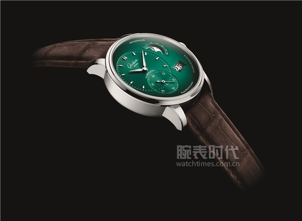 格拉苏蒂 Pano 偏心系列产品手表再添墨绿色表盘