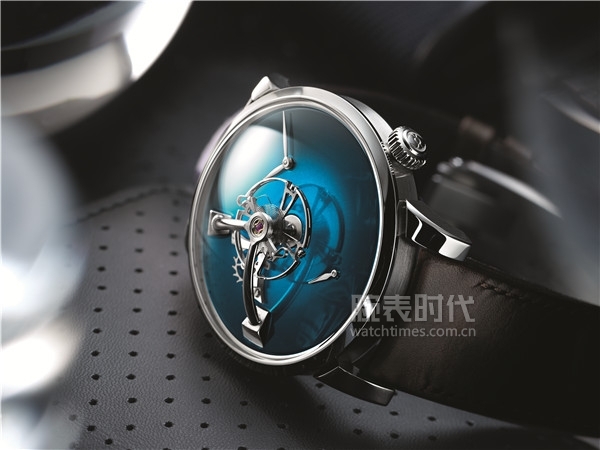 LM101 MB&F X H. Moser_Funky Blue_Lifestyle_01