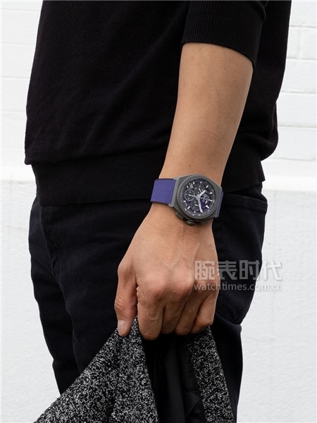 甄选活力色彩 开启全新篇章 ZENITH真力时推出品牌首款紫色计时机芯限量腕表 DEFY 21 ULTRAVIOLET