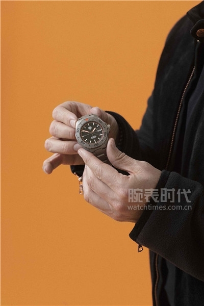 泰格豪雅与Bamford Watch Department再度携手并肩发布竞潜系列产品Bamford限量腕表 勇登技术专业手表新格局