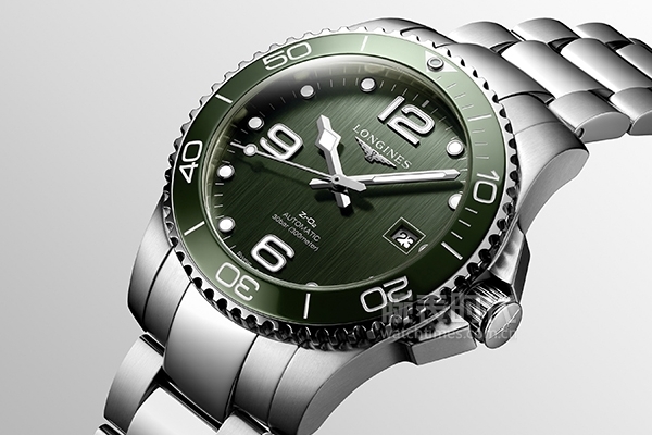浪琴表康卡斯潜水系列亮绿色特别版腕表优雅上市