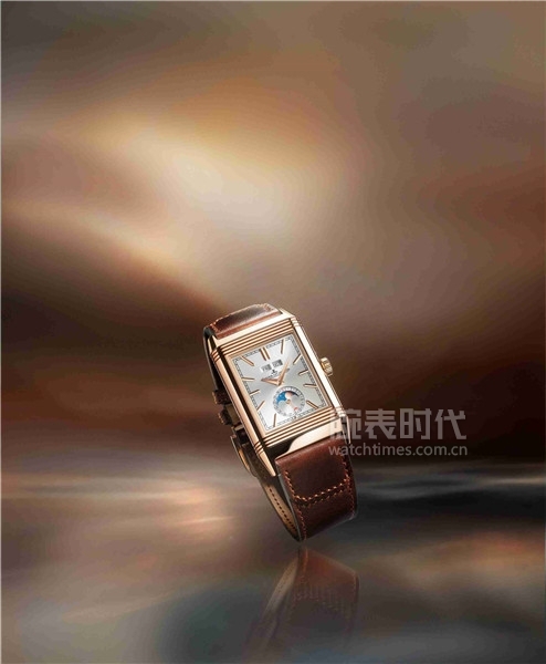积家Reverso Tribute Duoface Calendar翻转系列双面双时区全历腕表玫瑰金款 - 正面情境图