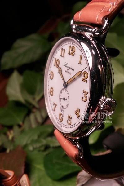 纯蜂蜜色的诱惑 浪琴经典还原1918系列产品手表