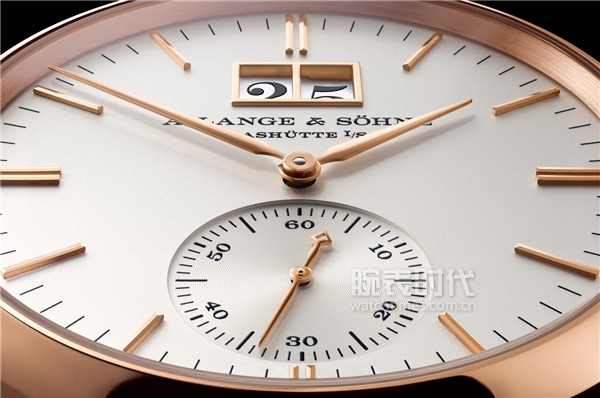 朗格SAXONIA萨克森大日历腕表 以全新表盘呈现充满现代风尚的经典腕表