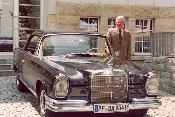朗格先生与他心爱的产于1966年的奔驰老爷车