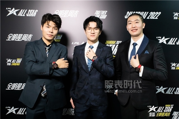 3.三位名人堂加冕成員佩戴羅杰杜彼王者競速系列LPL黑色DLC涂層鈦合金腕表_1968x1312