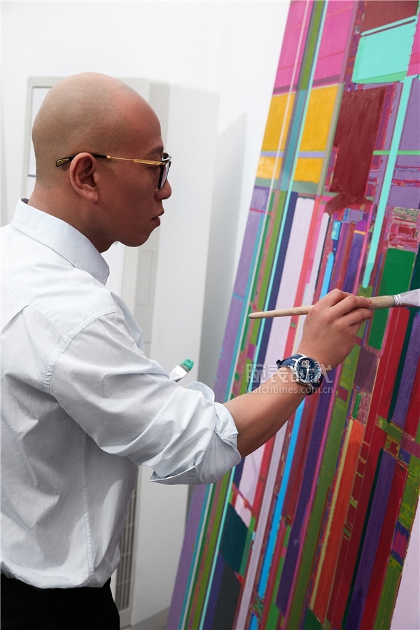 中国中生代代表艺术家刘韡佩戴excalibur王者系列单飞行陀飞轮腕表