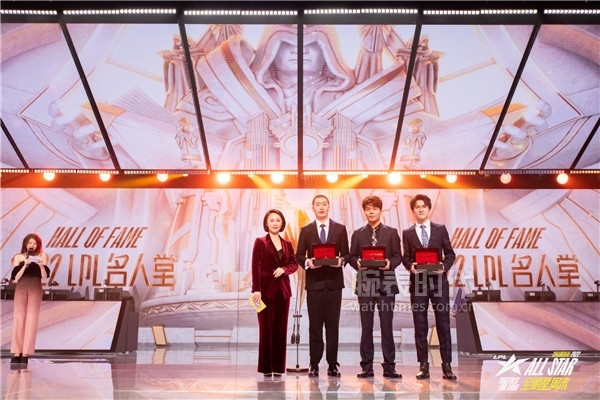 2.羅杰杜彼中國為名人堂三位加冕成員贈予定制腕表_1968x1312