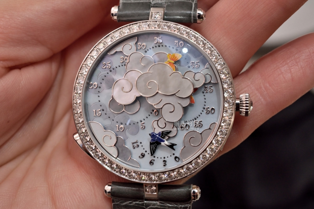 就像之前的恋人桥,法克雅宝总是在腕表中增添了不同寻常的创造力.